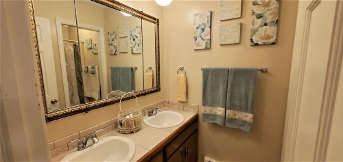 Amos`s Willow Bend Stone Cottage image 28