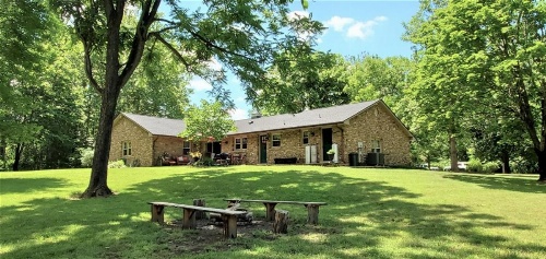 Amos`s Willow Bend Stone Cottage image 6